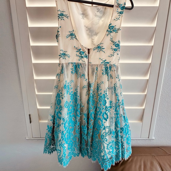 Alice Olivia Fila Lace Dress embroidered tulle Flare -Turquoise Size 8 - Picture 3 of 8